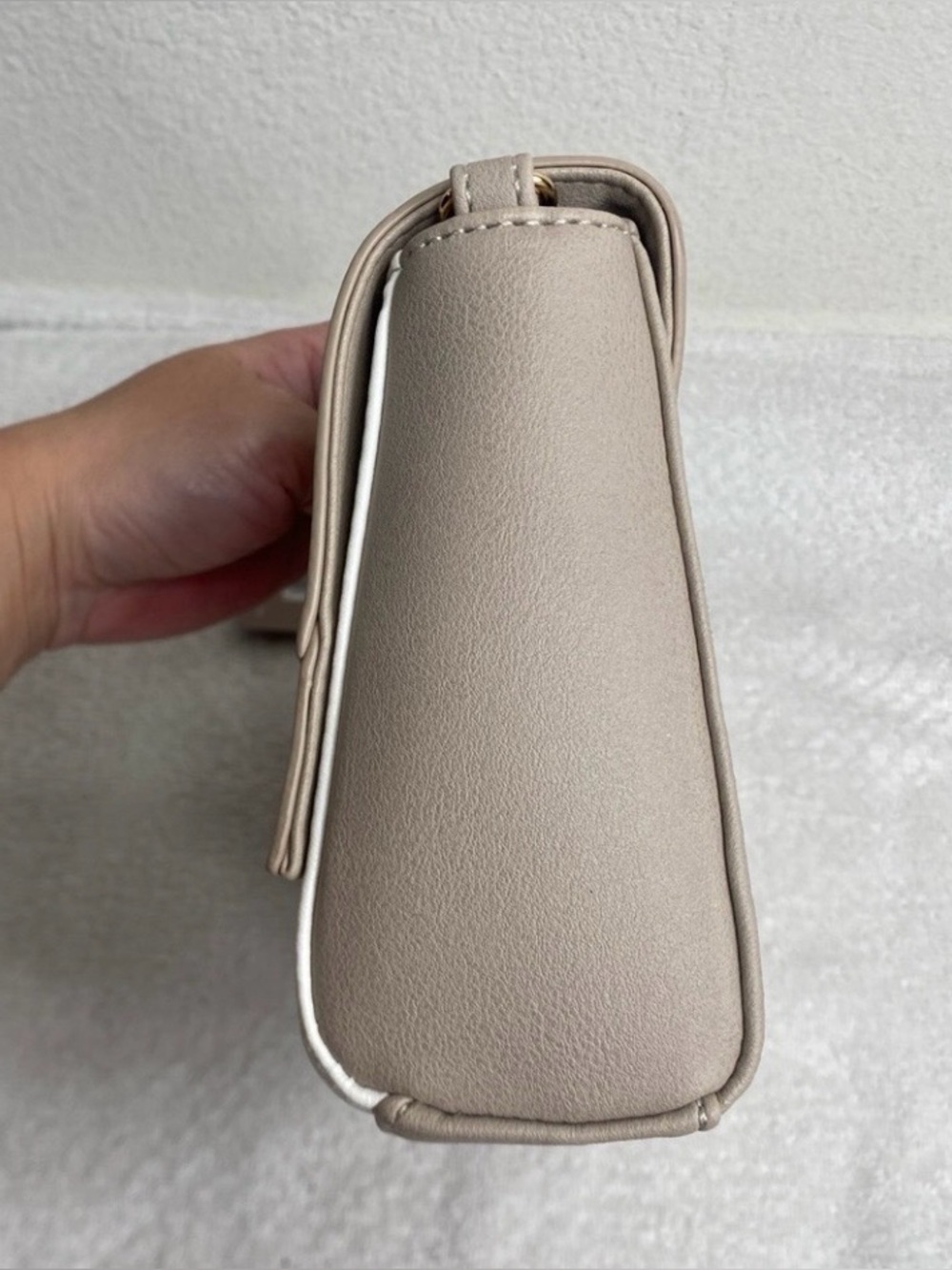 NWT New Yani J'adore Womens Tan White Faux Leather Clutch + Strap Classic Girly - Picture 4 of 12